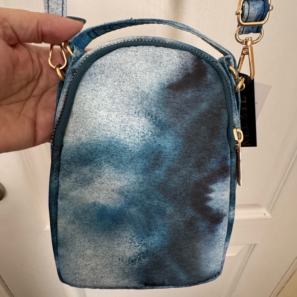 KEDZIE CROSSBODY ZIPPER BAG. ADJUSTABLE STRAP, TIE-DYE PRINT. - Picture 10 of 11